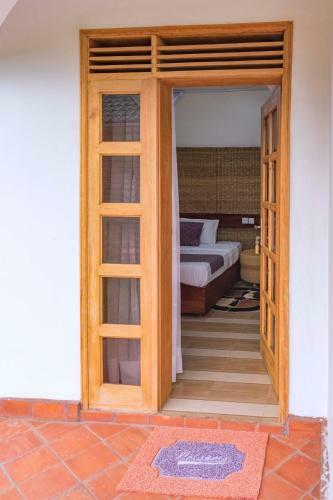 Tooro Fairway Hotel