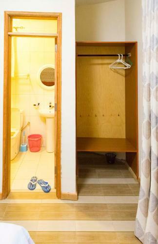 Tooro Fairway Hotel