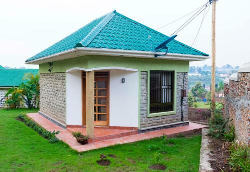 Tooro Fairway Hotel