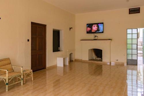 Tooro Fairway Hotel