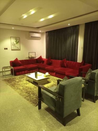 Sunny Green Service Apartment With Pool And Gym