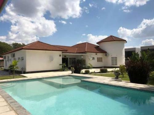 Cheerful 4 Bedroom Villa With Pool