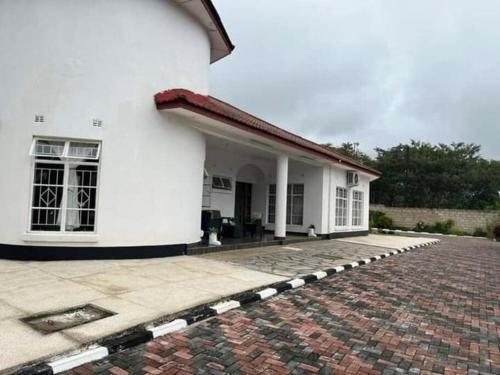 Cheerful 4 Bedroom Villa With Pool