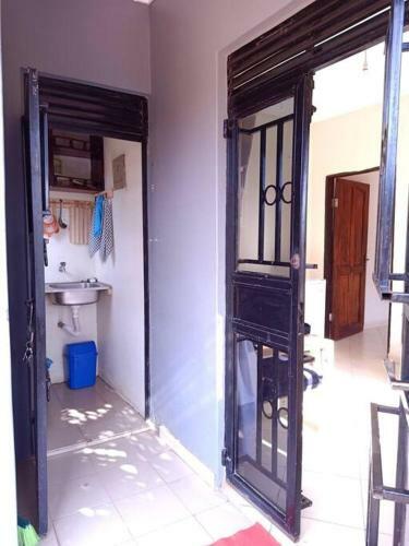 Private One Bedroom Apartment In Bukasa/muyenga