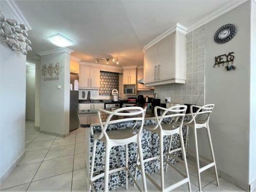 Beachfront @ Driftwood 6 Luxury Family Apartment