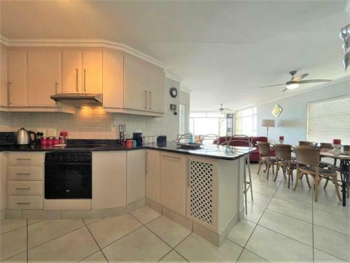Beachfront @ Driftwood 6 Luxury Family Apartment
