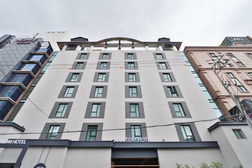 Custom Hotel