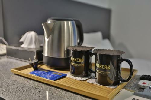 Jongro Makers X Pretty Hotel