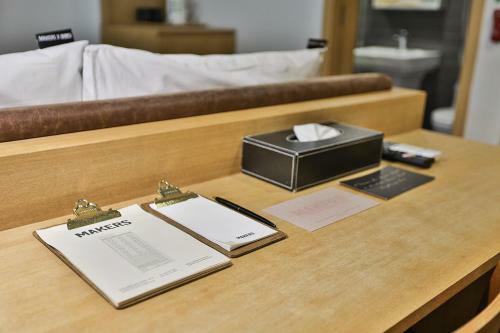 Jongro Makers X Pretty Hotel