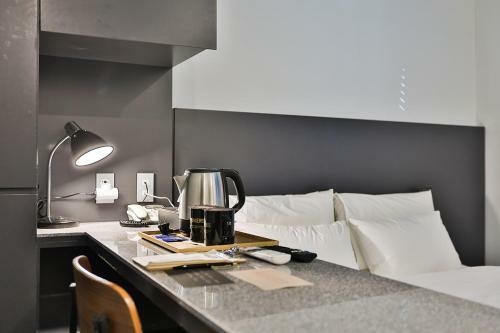 Jongro Makers X Pretty Hotel