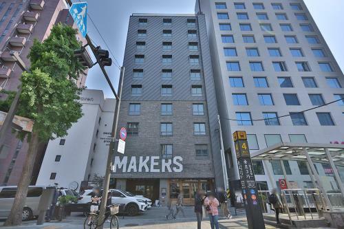 Jongro Makers X Pretty Hotel