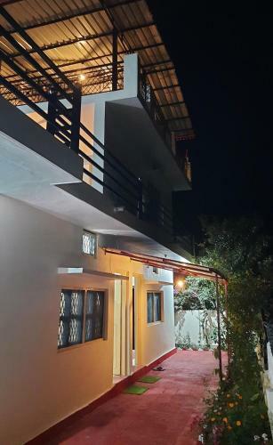Whitehouse Homestay