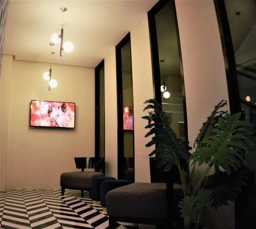 Crevice Hotel