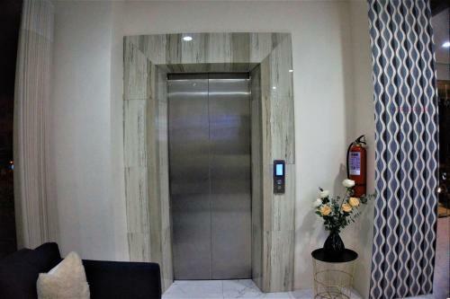 Crevice Hotel