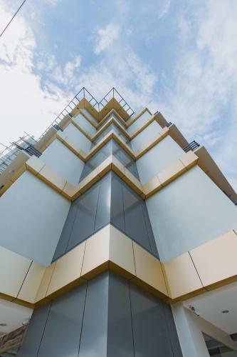 Crevice Hotel