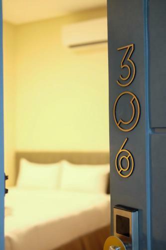 Crevice Hotel
