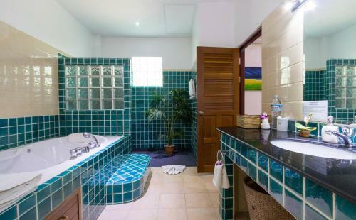 Villa Jasmine, Chef, 4 Bed Sea View Infinity Pool