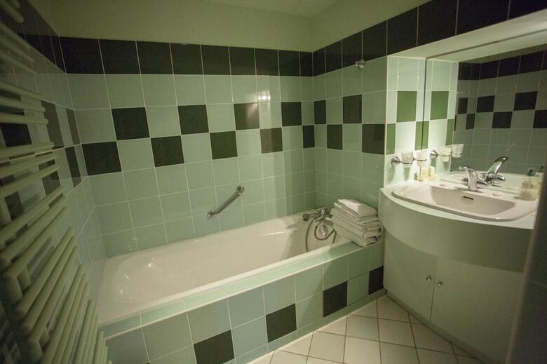 Hotel Le Bonheur Dans Le Pr�
