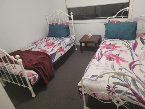 Cheerful 4 Bedroom Place Near The Beach.