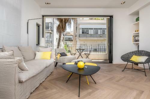 Stunning And Design 2bdr Apartment