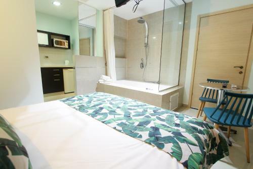 Olive Baywatch Hotel