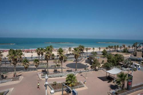 Olive Baywatch Hotel