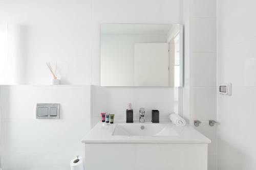 Apartamento We Trust Inn - Geula Stunning 2 Bedroom