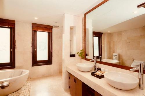 Excellent Ruby Villa Near Han River