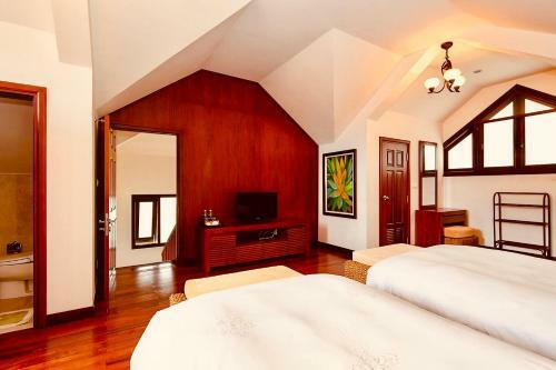 Excellent Ruby Villa Near Han River