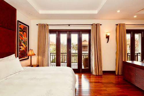 Excellent Ruby Villa Near Han River