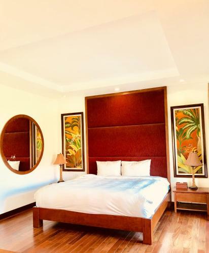 Excellent Ruby Villa Near Han River
