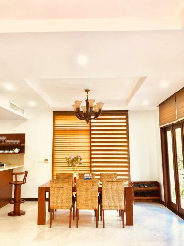 Excellent Ruby Villa Near Han River