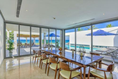 Stunning Beachfront 6br Villa W Largest Pool