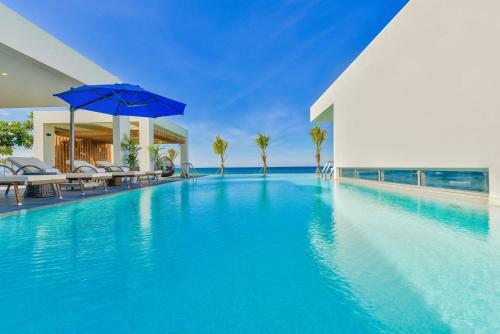 Stunning Beachfront 6br Villa W Largest Pool