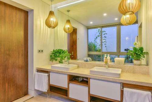 Stunning Beachfront 6br Villa W Largest Pool