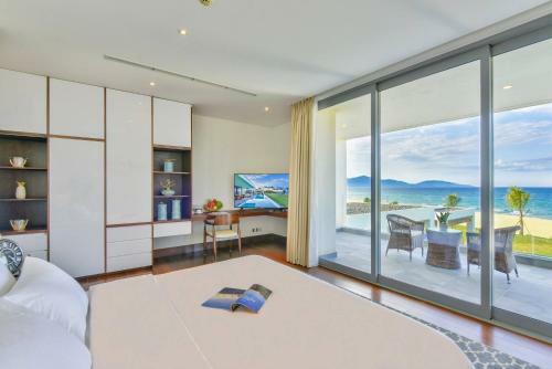 Stunning Beachfront 6br Villa W Largest Pool