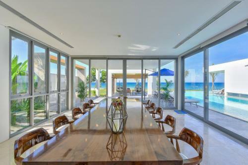 Stunning Beachfront 6br Villa W Largest Pool