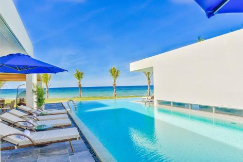 Stunning Beachfront 6br Villa W Largest Pool