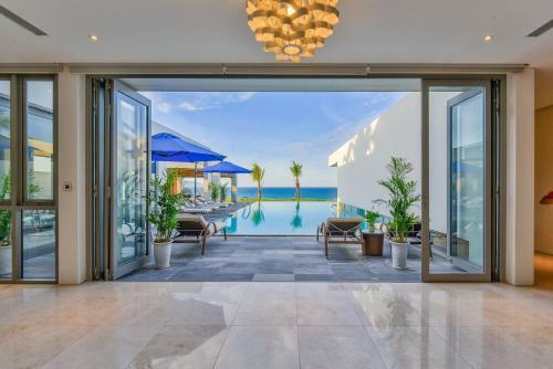 Stunning Beachfront 6br Villa W Largest Pool