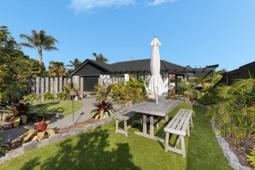 Tropical Oasis Escape With Heated Pool