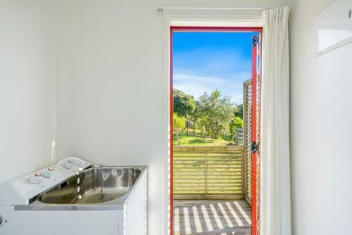 Cottage On Rutherford - Waikanae Beach Holiday Home