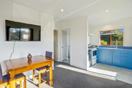 Cottage On Rutherford - Waikanae Beach Holiday Home