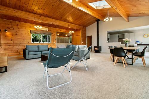Country Retreat - Athenree Holiday Home