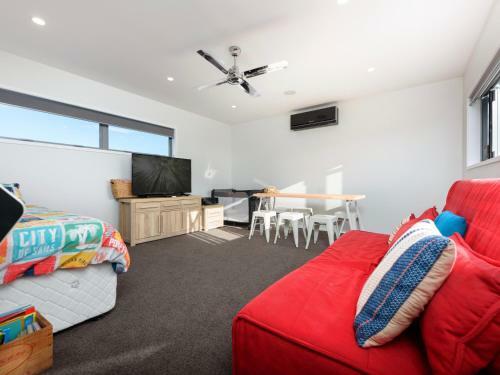 Escape On Edinburgh - Waihi Beach Holiday Home