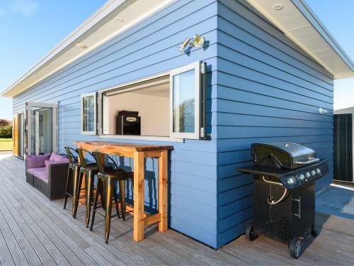 Escape On Edinburgh - Waihi Beach Holiday Home