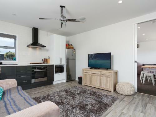Escape On Edinburgh - Waihi Beach Holiday Home