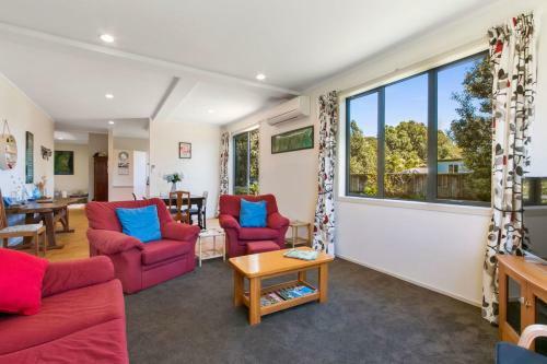The Bowentown Bach - Waihi Beach Holiday Home