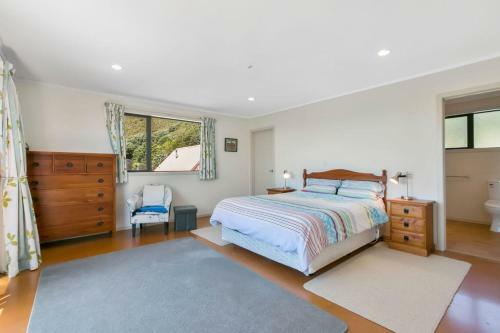 The Bowentown Bach - Waihi Beach Holiday Home