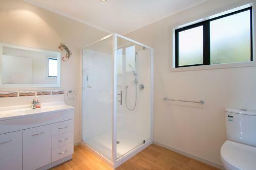The Bowentown Bach - Waihi Beach Holiday Home