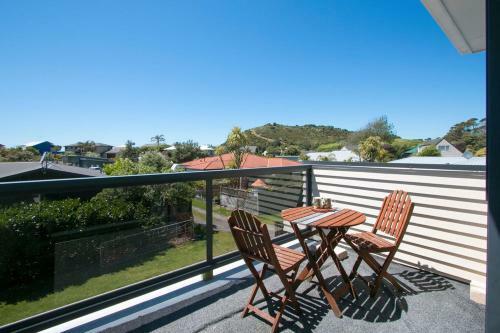 The Bowentown Bach - Waihi Beach Holiday Home